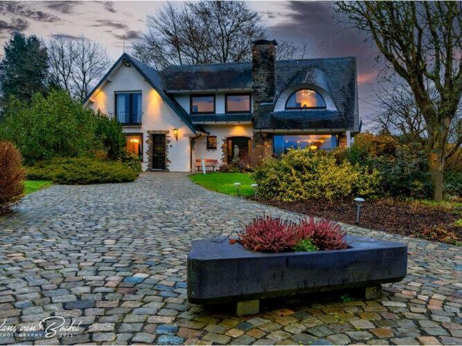Elegant Villa In Stavelot With Fitness Playroom Eksteriør billede
